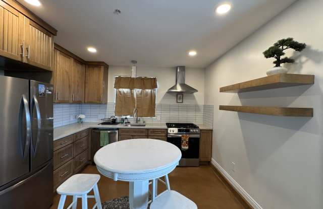 1611 Whaley St Unit 2