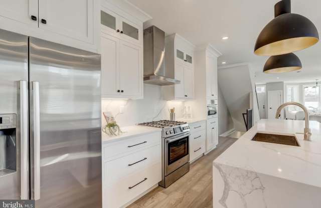 Photo of Stunning End-Rowhouse 4/Bedrooms, 4.5 Baths, in Shaw/Truxton Circle – Bathed in Natural Light!