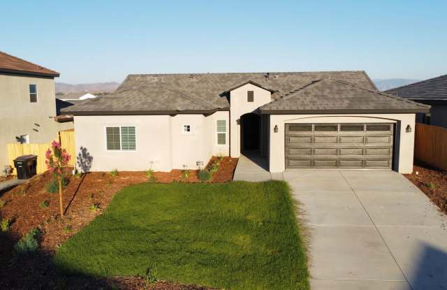 Modern 4-Bedroom Home in Northeast Bakersfield