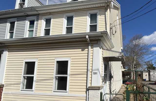 220 N Penn St
