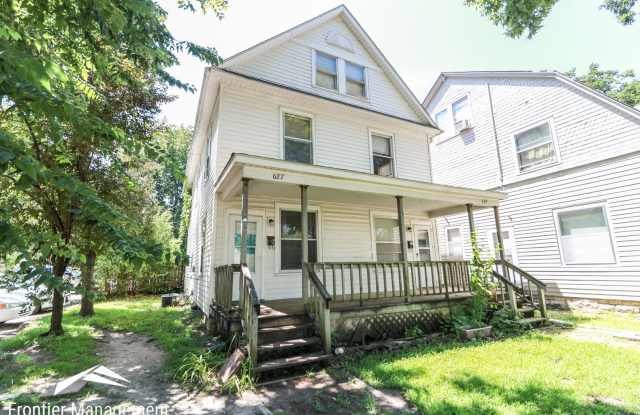 Photo of Great side-by-side duplex! Washer  dryer, pet friendly, large front porch!