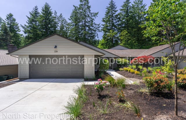 226 Greenridge Drive - 226 Greenridge Drive, Lake Oswego, OR 97035