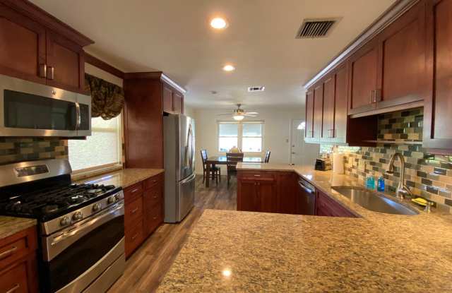 2/2 single family house with big yard near downtown and beach!