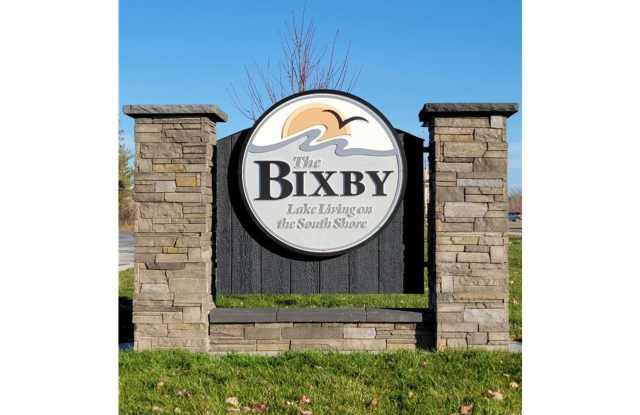 LAKE VIEW- 3 Bedroom Condo