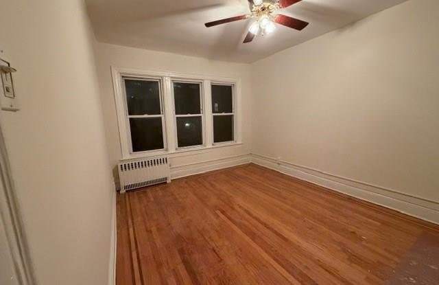 1639 1/2 Pilgrim Avenue unit: 2 Fl