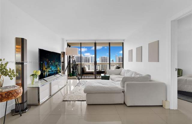 Photo of 1000 Island Blvd