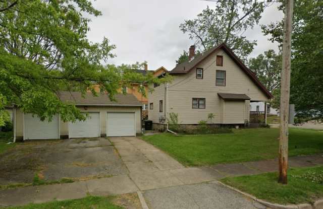 426 Laird Ave Se - 426 Laird Avenue Southeast, Warren, OH 44483