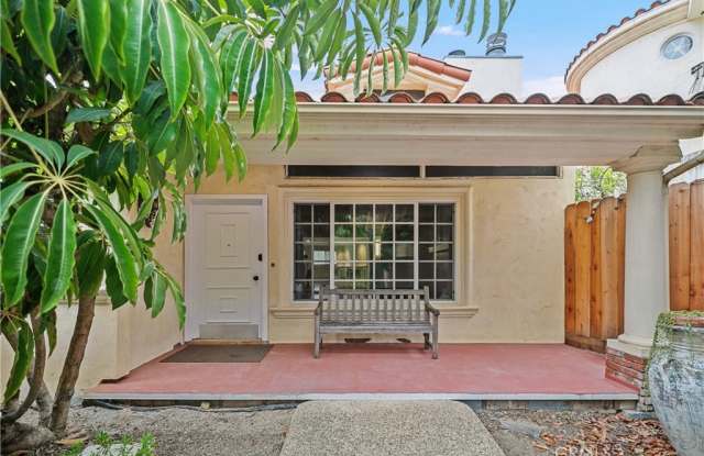 27472 Calle De La Rosa