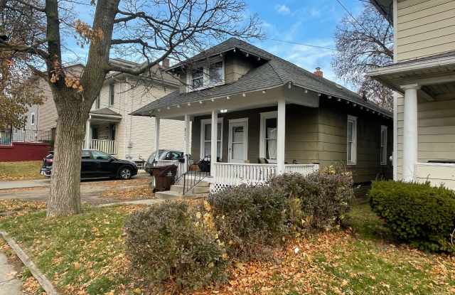 Photo of 811 Baker Street