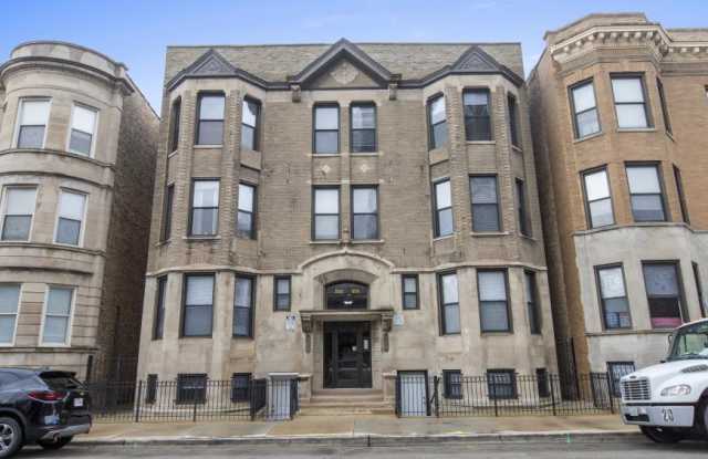 906 West Montrose Ave.