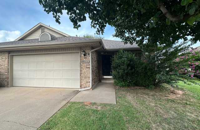 Charming 3 Bedroom 2 Bathroom Duplex in Yukon