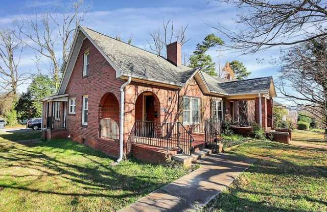 Photo of 1418 Kenilworth Avenue