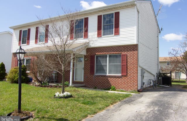 20 E LAKEVIEW DRIVE - 20 East Lakeview Drive, Littlestown, PA 17340