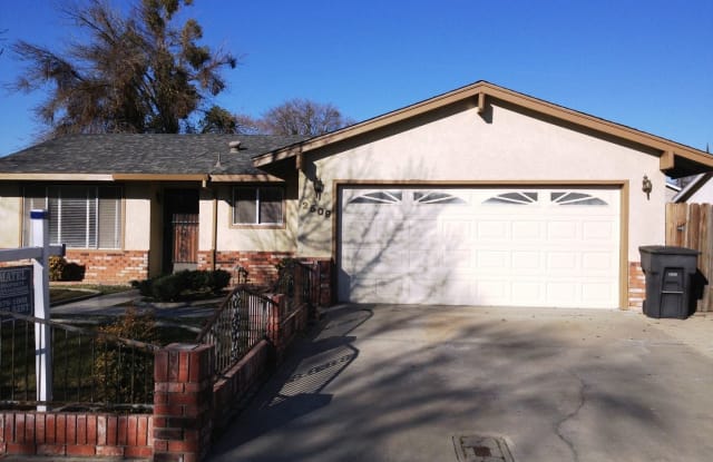 2509 VERANO AVE - 2509 Verano Avenue, Modesto, CA 95355