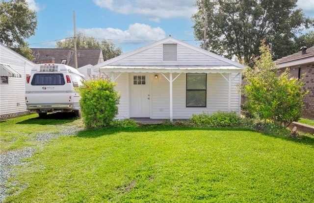 Photo of 155 BERKLEY Avenue