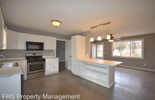 2332 W Lynn St*