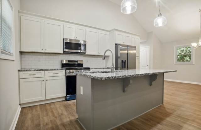 2489 Greenwood Circle