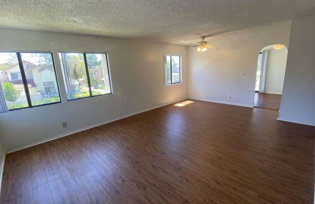 4304 Avenida Lorenzo - D