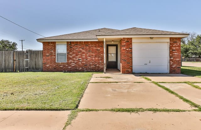 2302 Kewanee Avenue - 2302 Kewanee Avenue, Lubbock, TX 79407