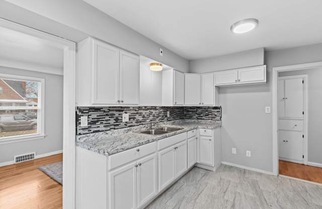 Photo of 5566 Haverhill St