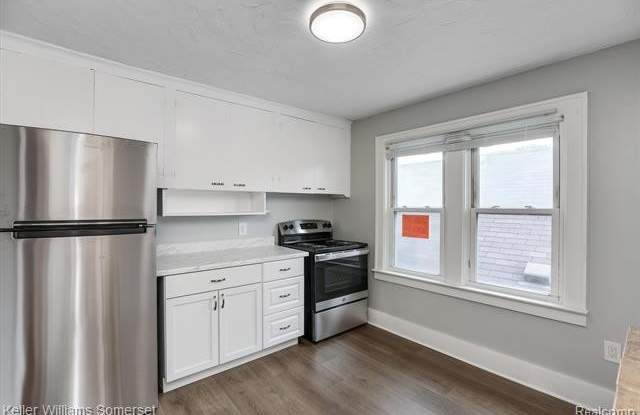 1565 OAK #2 Street