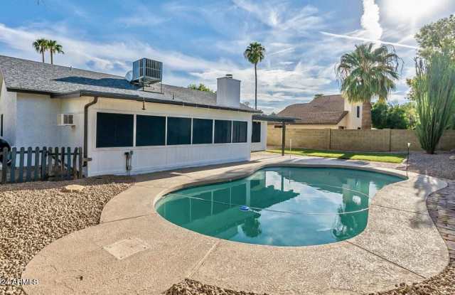 4838 E DARTMOUTH Circle