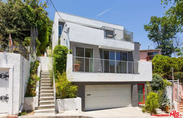 3907 De Longpre Ave