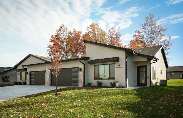 Stunning 2-bedroom, 2-bathroom, 2-car Townhome In Raymore MO