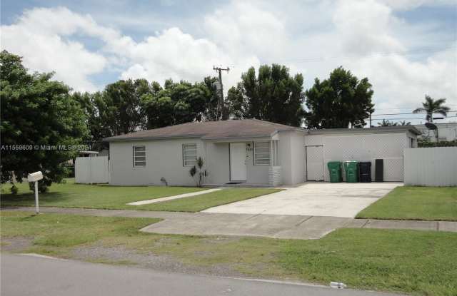 7420 SW 39th Ter