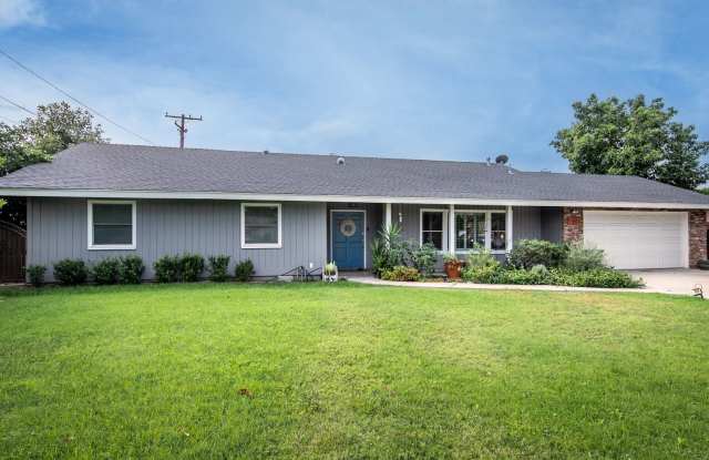 Beautiful Single Story 3 Bedroom with Solar Panels