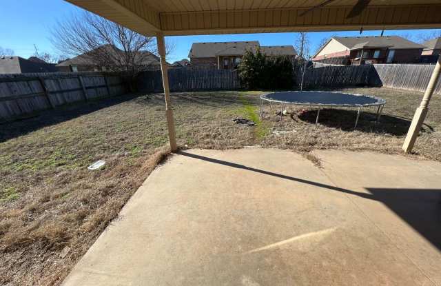 Nice 3 Bed 2 Bath house in new housing division off Northridge Drive