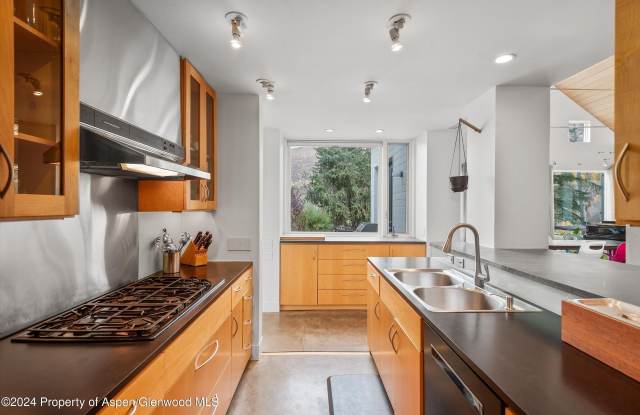 1270 Mountain View Drive