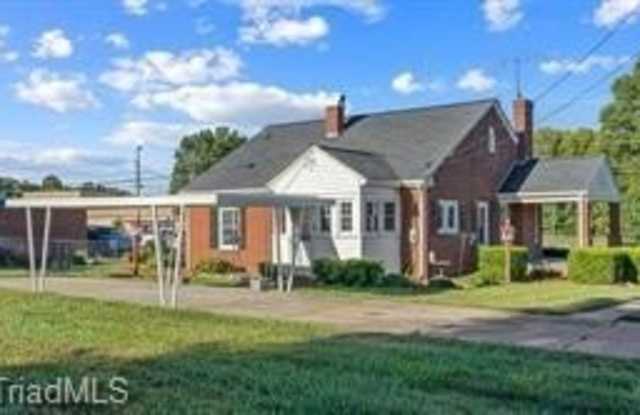 2405 S Fayetteville Street