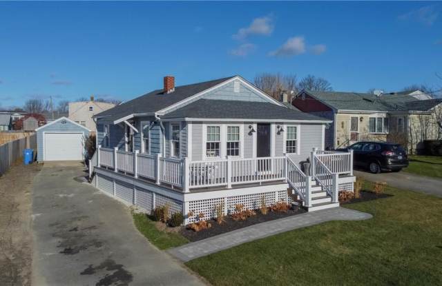 52 Newport Avenue - 52 Newport Avenue, Newport East, RI 02842