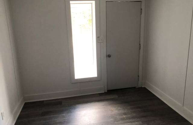 2083-2085 W Meeting St