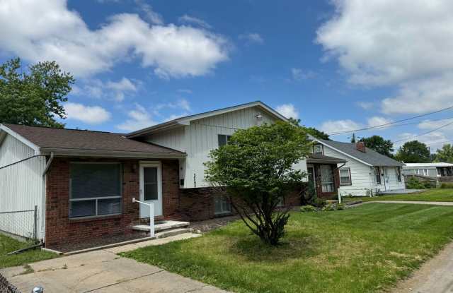 3245 S Douglas Ave - 3245 South Douglas Avenue, Sangamon County, IL 62704