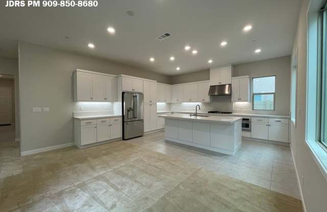 Lake Forest 3 Bedroom Home