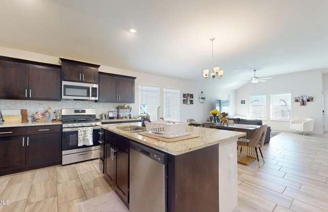 1172 Indigo Sky Street