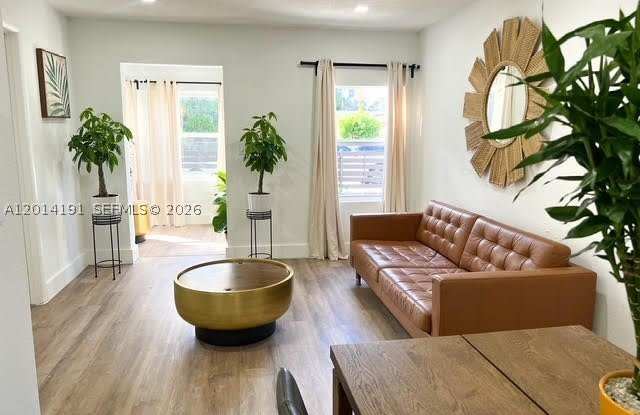 1025 NW 55th St