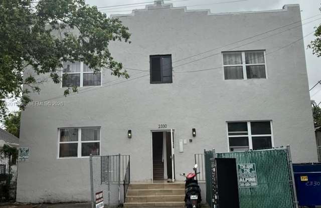 2330 NW 9 St