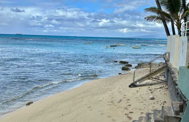 Tropic Seas one bdrm., one bath apartment, Oceanfront property, by Diamond Head and Kapiolani Park!