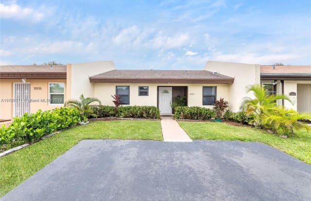 13933 SW 52nd Ter - 13933 Southwest 52nd Terrace, Kendale Lakes, FL 33175