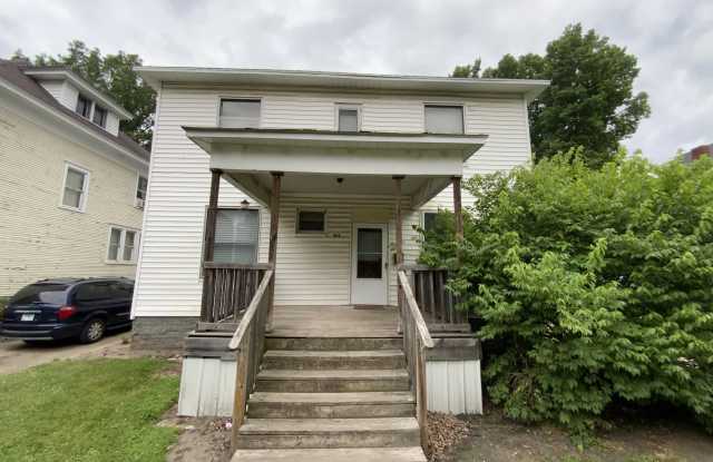 Photo of 1214 N Walnut St