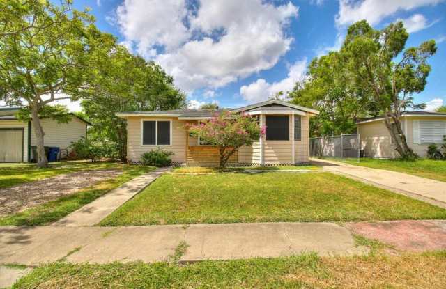 Photo of 746 Collingswood - 4/Bed 1.5/Bath - $1595/mo