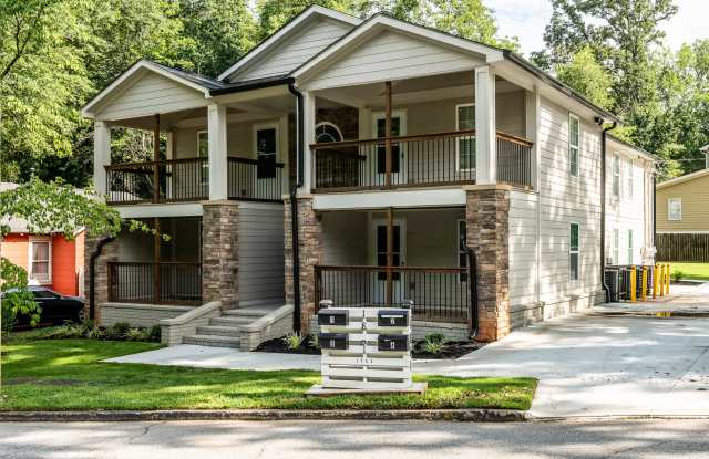 Photo of 1861 Lyle Avenue - 2