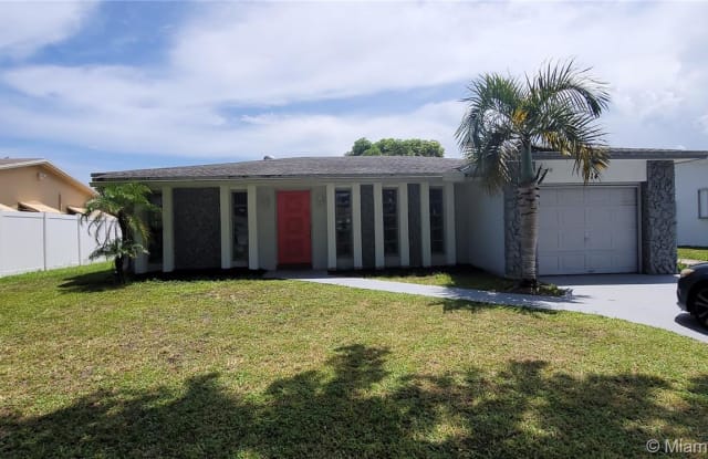 414 SE 4th Ter - 414 SE 4th Ter, Dania Beach, FL 33004