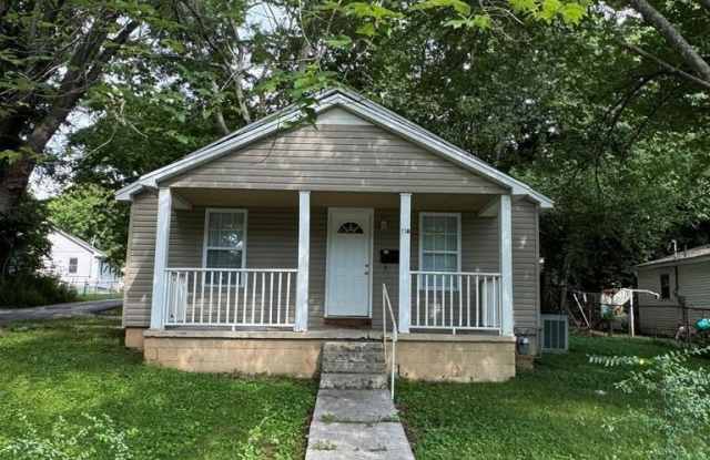 118 N Fowler Avenue