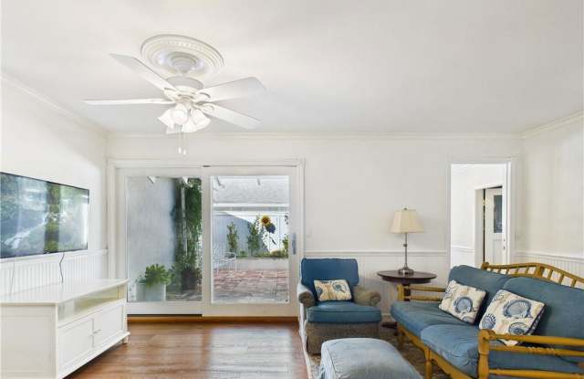 2857 Ellesmere Avenue