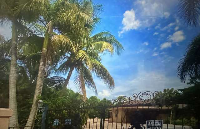 Photo of 8698 Banyan Boulevard