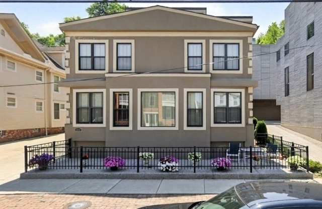 Photo of 2033 Fairview Avenue unit: 1